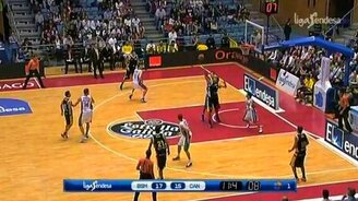 Меткий гол издалека - смотреть видео (0:34)