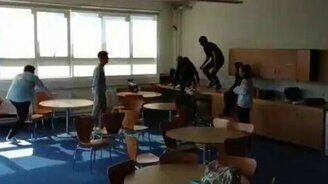 Гангнам на столе - смотреть видео (0:25)