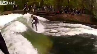 Сёрфинг в городе на реке - смотреть видео (2:27)