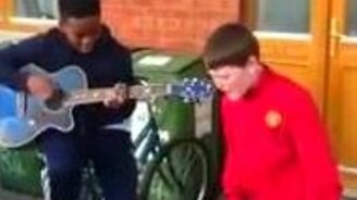 Юные музыканты из Ирландии - смотреть видео (2:05)