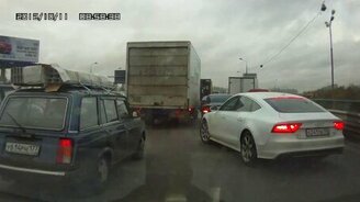 Смелый водитель четвёрки - смотреть видео (0:59)