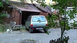 Заезжает в гараж на Оке - смотреть видео (3:35)