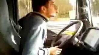 Весельчак за рулем - смотреть видео (1:32)