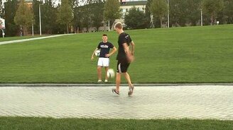 Искусство футбольного фристайла - смотреть видео (2:29)