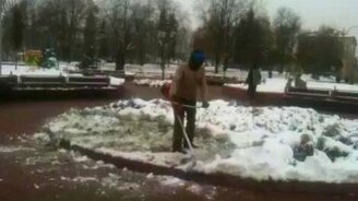 Суровый покос травы - смотреть видео (0:12)