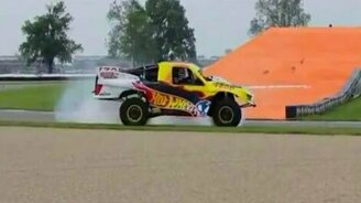 Рекорд по автопрыжкам - смотреть видео (1:18)