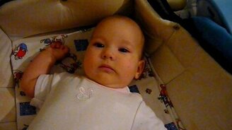 Реакция малыша на выключенный свет - смотреть видео (0:25)