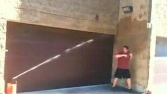 Защита от писунов - смотреть видео (0:16)