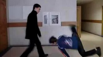 Не вписался в трюк - смотреть видео (0:04)