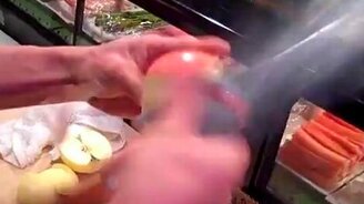 Быстрая очистка яблока - смотреть видео (0:40)