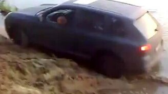 Разрыв покрышки Порш Кайенн - смотреть видео (1:01)