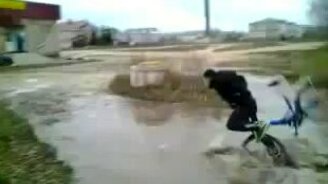 Неудачник на велосипеде - смотреть видео (0:13)