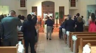 Увлёкся свадебный фотограф - смотреть видео (0:38)