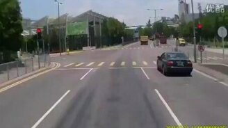 Мастерски вырулил - смотреть видео (0:30)