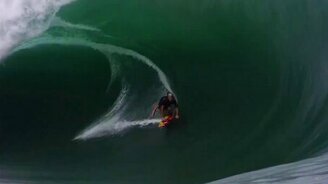 Покоритель огромной волны - смотреть видео (7:29)