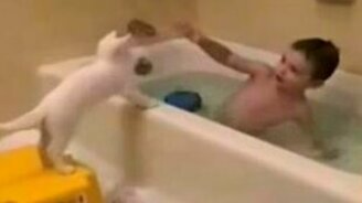 Пошли купаться со мной! - смотреть видео (0:19)