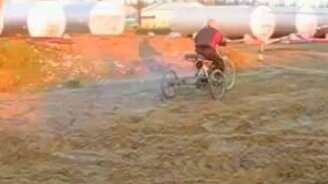 Трёхколёсный драндулет - смотреть видео (0:25)