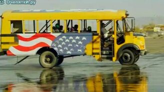 Дрифт на школьном автобусе - смотреть видео (1:54)