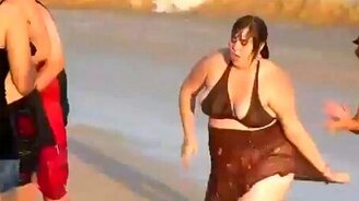 Тяжело девушке быть бегемотом - смотреть видео (1:29)