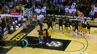 Прыгучий баскетболист - смотреть видео (0:13)