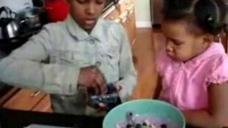 Сюрприз на кухне - смотреть видео (0:43)