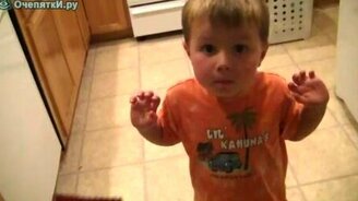 Малыш ест взрывающиеся конфетки - смотреть видео (0:43)