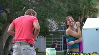 У вас зелёный паук на спине - смотреть видео (3:19)