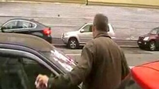 Псих с монтировкой - смотреть видео (2:32)