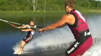 Катание по воде босиком - смотреть видео (3:11)