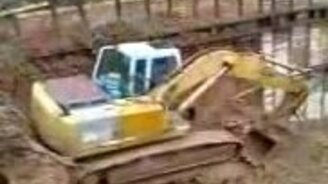 Съехал в яму - смотреть видео (0:12)