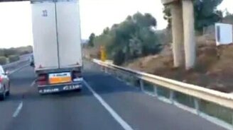 Строптивый прицеп фуры - смотреть видео (0:48)