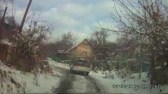 Ушёл от аварии - смотреть видео (0:43)