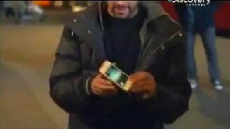 Телефон оказался в бутылке - смотреть видео (0:53)