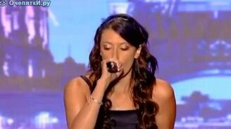 Неожиданный голос у девушки - смотреть видео (1:08)