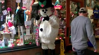 Розыгрыш со снеговиком-манекеном - смотреть видео (1:42)