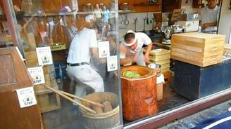 Суровые японцы делают сладости - смотреть видео (0:21)