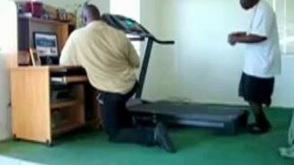 Брейкданс на беговой дорожке - смотреть видео (0:47)