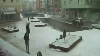 Бац - и дыра! - смотреть видео (0:52)