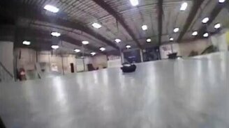 Ловкие скейтеры - смотреть видео (0:50)