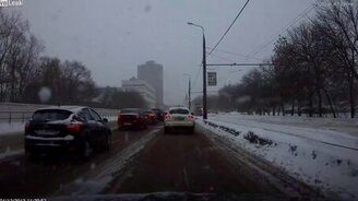 Уборка снега в России - смотреть видео (0:23)