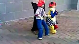 Забавные танцы марионеток - смотреть видео (3:51)