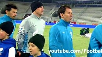 Футболист слушает гимн России - смотреть видео (0:17)