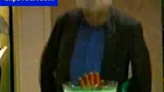 Рука из миски - смотреть видео (1:08)