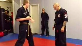 Удар в стиле Гангнам - смотреть видео (0:15)