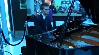 Пианист в аэропорту - смотреть видео (2:32)