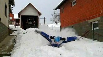 Пловец по снегу - смотреть видео (0:33)