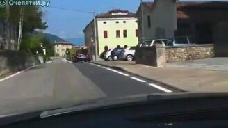 Удобно гробы перевозить - смотреть видео (0:18)