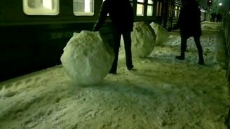 Колобок в электропоезде - смотреть видео (1:09)