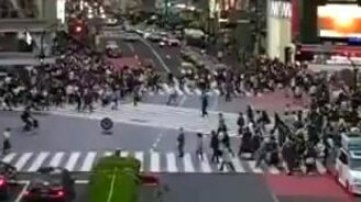 Пешеходный переход в Японии - смотреть видео (1:14)