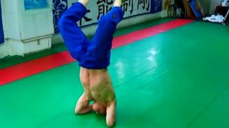 64-летний силач - смотреть видео (2:57)